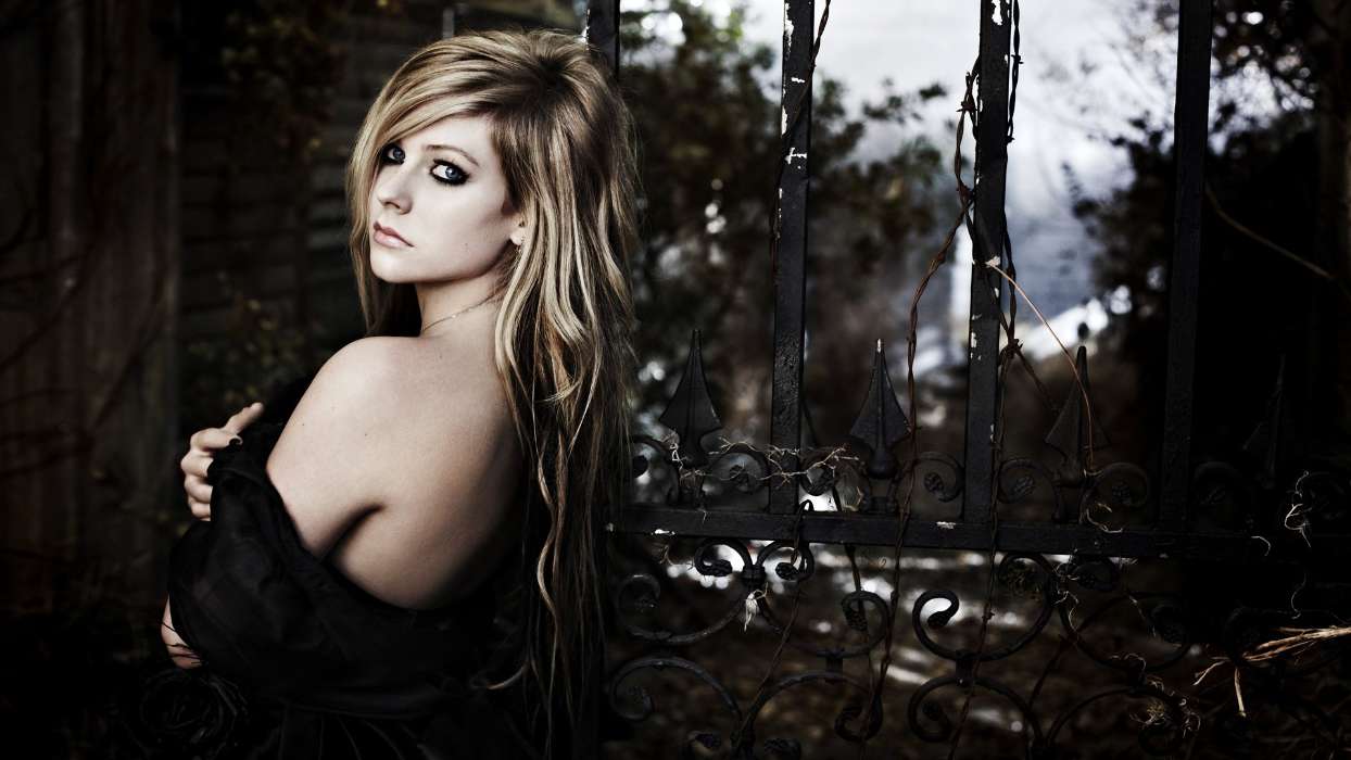 Artists, Avril Lavigne, Girls, People, Music